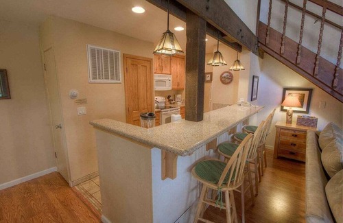 Pioneer Trail Condo | Cabin Style Condo at Lakeland (LLC0972)