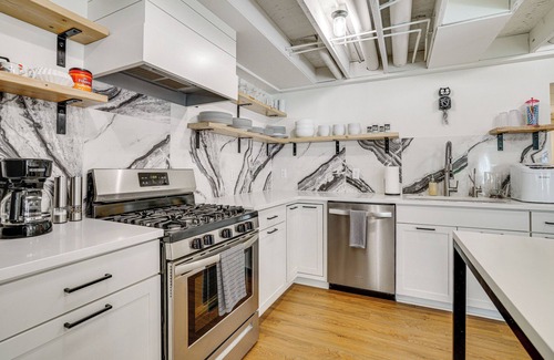 Minnetrista House | Cabin w/Halstead Bay Access: Hot Tub, Sauna, Dock