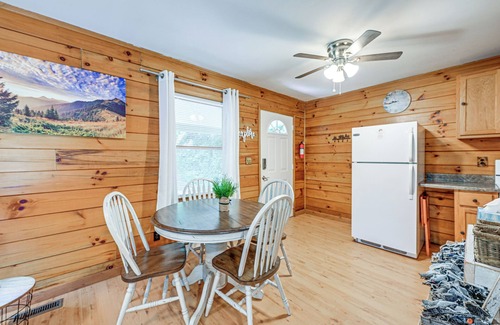 Cherokee Cabin | Cabin w/Hot Tub, Near Smoky Mountains Nat’l Park!