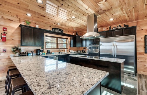 Gatlinburg Cabin | Cabin with beautiful views of the Smokies 6BR/8BA