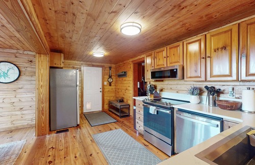 Ellijay Cabin | Cabin with hot tub & stunning lake and mountain views throughout