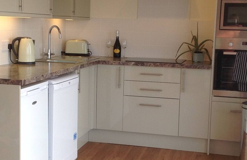 Ventnor Ski Chalet | Cabin with sea view - walking distance to beach