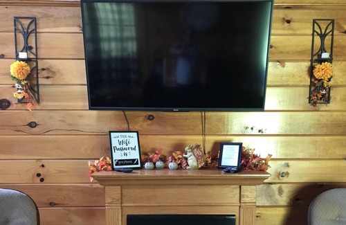 Stanton Cabin | Cabin with wi-fi sleeps 10