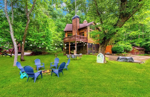 Ellijay Cabin | Cabin Zen. Riverfront. Hot Tub. Fire-Pit. Arcades. Pet-Friendly. Sleeps 8+