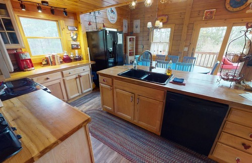 Carbon Hill Cabin | Cabins In Hocking - Fly the Coop