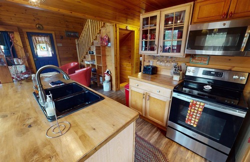 Carbon Hill Cabin | Cabins In Hocking - Fly the Coop