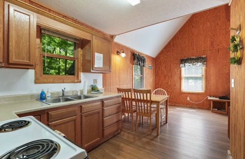Logan Cabin | Cabins In Hocking - Retreat cabin #9