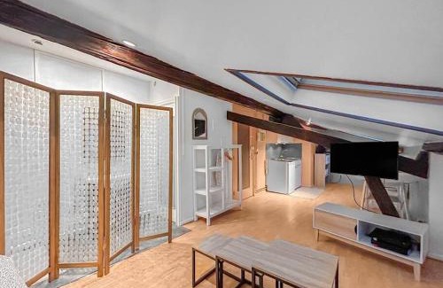 Chalons-en-Champagne Apartment | Cachette Champenoise - Downtown, Wifi , 2 pers