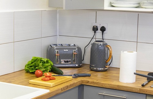Wolverhampton House | Cades Accommodation
