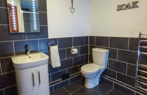 Dyffryn Ardudwy Cottage | CAE CERRIG, family friendly, with hot tub in Dyffryn Ardudwy