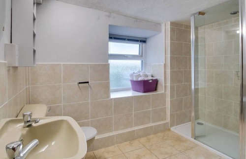 Builth Wells House | Cae'r Mynach Cottage