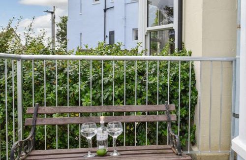 Salcombe House | Caerleon - Cottage