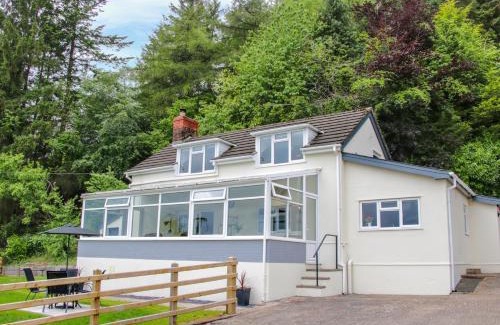 Pontdolgoch House | Caesamson