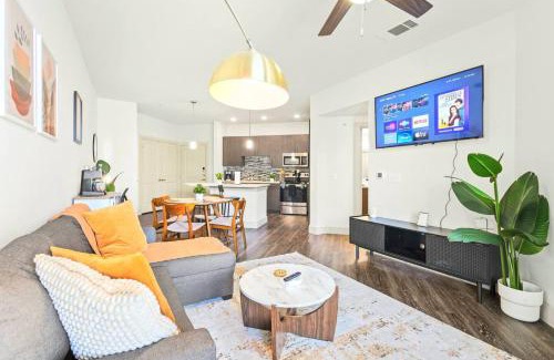 Vickery Meadow Apartment | Cafe Amor - Suite w Resort Amenities by Midtown