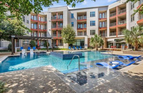 Vickery Meadow Apartment | Cafe Amor - Suite w Resort Amenities by Midtown