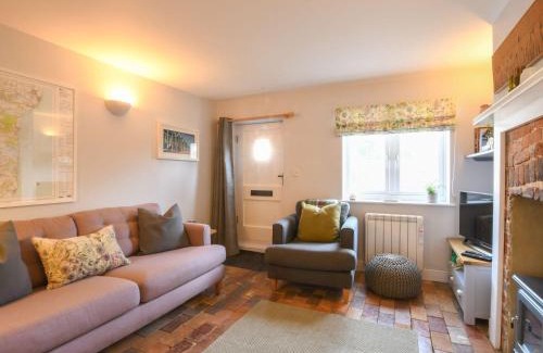 Westleton House | Caines Cottage