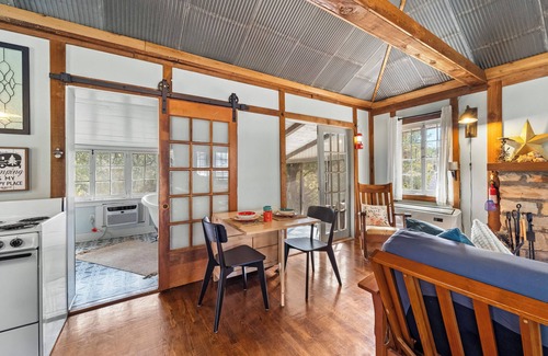 Edwards Cabin | Cairn Cottage~Romantic getaway~secluded, cozy cabin with hot tub and wood stove