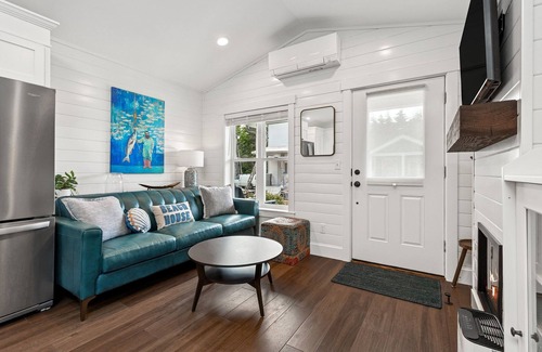 Pacific Beach House | Cake by the Ocean: Dog Friendly, Hot Tub