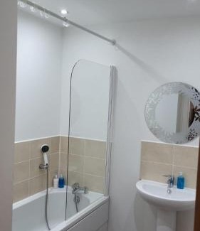 Niddrie Apartment | Cakemuir Detached House, 3 Bed, Free parking &Private Garden