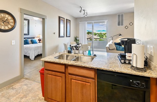 South Jordan Apartment | ★ Cal-King Suite ★ Fantastic View ★ Pool, Gym, Spa/Hot-Tub ★ Leisure or Business