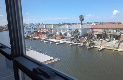 Corpus Christi Condo | Cala de la Sirenan"Mermaid Cove"nComfy retreat with lots of amenities!