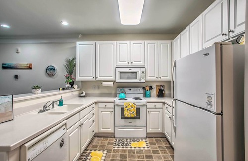 Calabash Condo | Calabash Condo on Golf Course w/Pool & Gym!