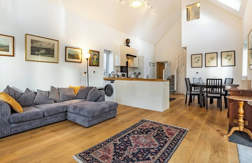 Battle Cottage | Caldbec House Stables - UK36599