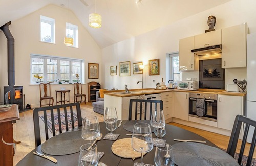 Battle Cottage | Caldbec House Stables - UK36599