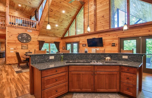 Cherokee Cabin | Caldwell Lodge - less than 5 miles to Harrah's Cherokee Casino.