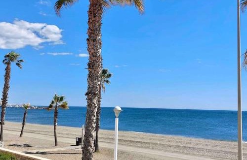 Torre del Mar House | Caleta Beach House Villa Beatriz Sinese Design