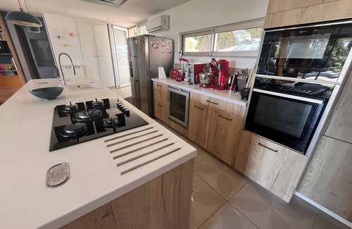 Villeneuve-les-Avignon House | Californian-style house in the pines at Villeneuve Les Avignon