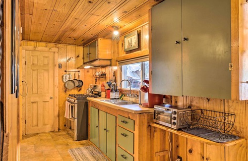 Long Barn Cabin | California Retreat w/Deck, Fire Pit & Grill!