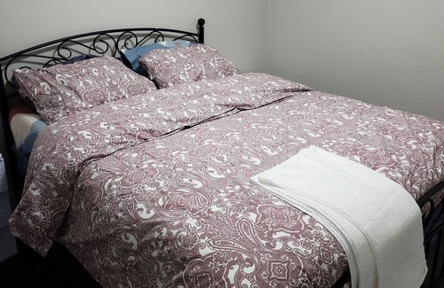 Brampton House | California Room 2 Clean Basement Apartment With Side Entrace