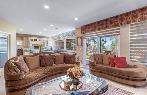 Anaheim Hills House | California Vacation home: Near Irvine, Disneyland, Newport Beach.