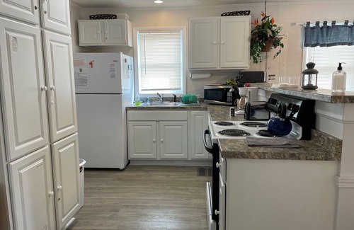 Surf City Cottage | Calling all Conchs! Ocean View, Pet and Family Friendly