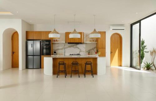 Batu Bolong Villa | Calm Breeze 4 BR Canggu Heart Villa CYN