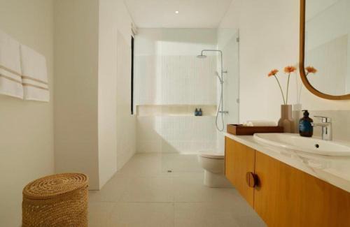 Batu Bolong Villa | Calm Breeze 4 BR Canggu Heart Villa CYN