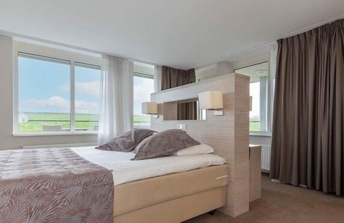 Kamperland Hotel | Calm & Cozy Vibe | Rejuvenating Escape w/Wellness & Pool Access | Free Parking