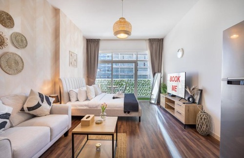 Dubai Sports City Apartment | Calm Studio Apartment Right by the Golf Courses in Sports City