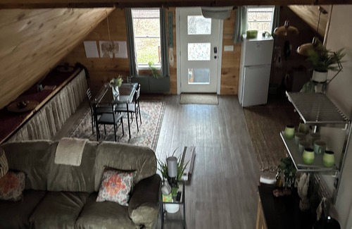 Franklin County Apartment | Calming lake front studio that is newly renovated with travelers needs in mind.