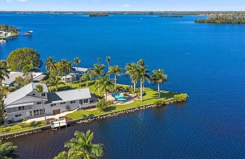 Alabama Grove Terrace House | Caloosahatchee Riverfront Paradise