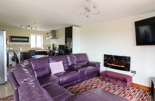 Aberystwyth House | CAMBRIAN VIEW, pet friendly, character holiday cottage in Aberystwyth