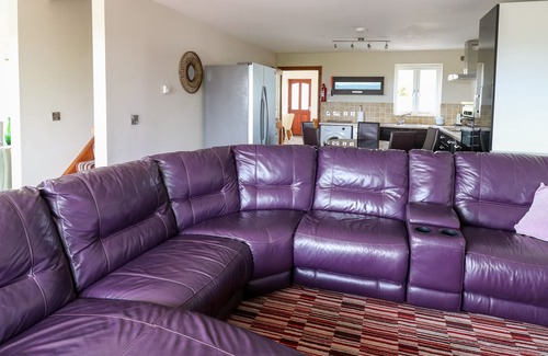 Aberystwyth House | CAMBRIAN VIEW, pet friendly, character holiday cottage in Aberystwyth