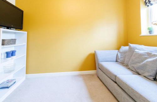 Cambridge House | Cambridge 4 Bedroom Sleeps 9 Wi-Fi Garden, LONG STAYS ACCEPTED- Orchid House