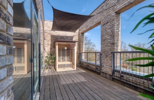 Trumpington Villa | Cambridge - hot tub, sauna, parking, pool table