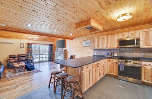 Tannersville House | CAMELBACK CABINS 109 “BRAND NEW and TOP LEVEL” COMMERCIAL PIZZA OVEN !