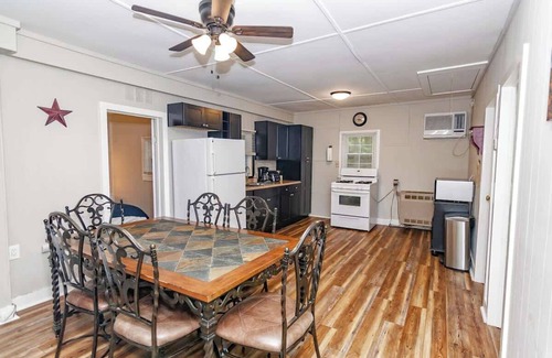 Tannersville House | Camelback cottage - On One Acre and Pet Friendly