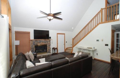 Tannersville Ski Chalet | Camelback Lodge Hottub 9beds Gameroom