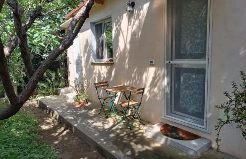 Bagheria Apartment | Camera indipendente con bagno immersa nel verde