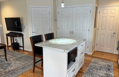 Winchester Apartment | Cameron Grace Charming loft 1-bedroom apt in downtown Winchester